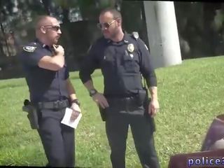 Jugar chico policía homosexual sexy follando vídeo xxx