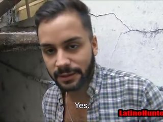 Bearded rovný latino jako neposečený penis